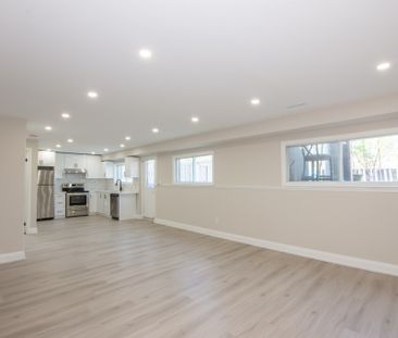 78 Wiltshire Boulevard - Spacious 2 Bed 2 Bath Lower Unit! - Photo 1