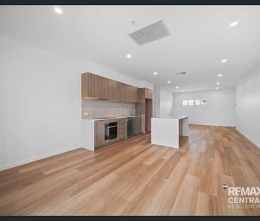 Stylish Kelvin Grove Living with City Views - Photo 5