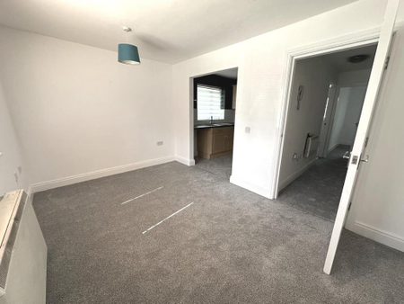 2 bedroom flat to rent - Photo 2