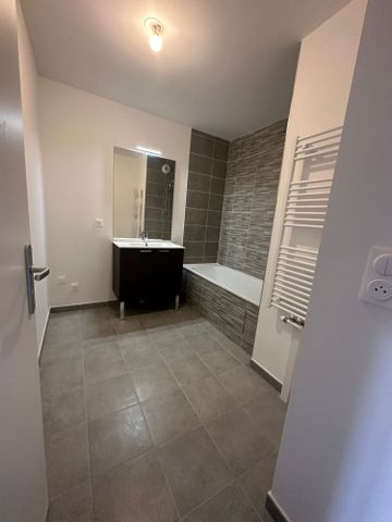 Location Appartement 3 pièces 64m² LE BLANC MESNIL 93150 - Photo 4