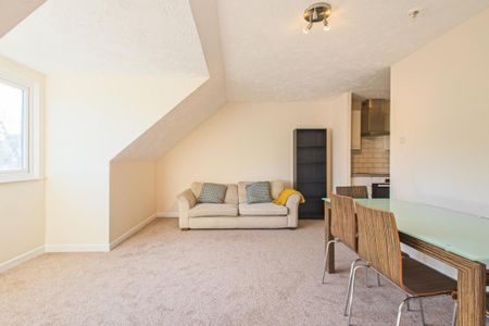 2 bedroom flat to rent - Photo 2