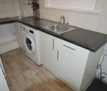 3 bedroom flat to rent - Photo 2