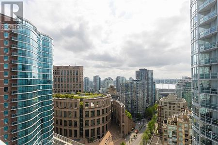 1703 480 ROBSON STREET, Vancouver, British Columbia - Photo 2