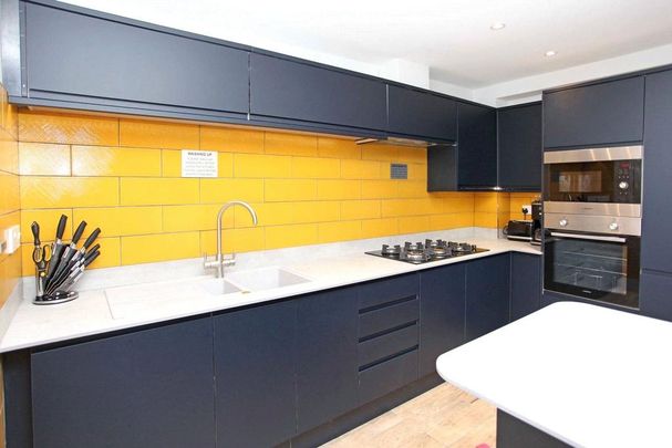 1 bedroom in a house share to rent - Photo 1