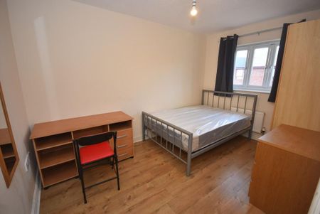 3 bedroom terraced house to rent - Photo 4