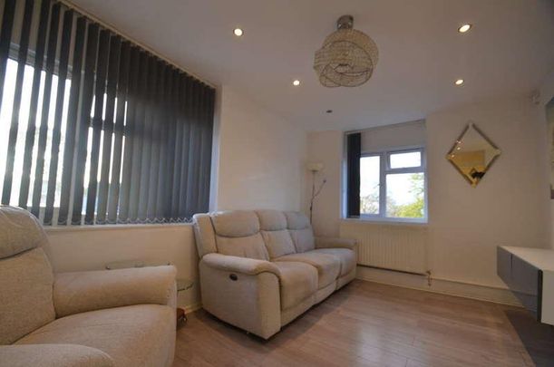 Berkeley Court, Weybridge, KT13 - Photo 1