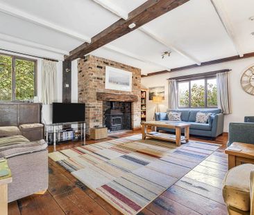 5 bedroom barn conversion to rent - Photo 1