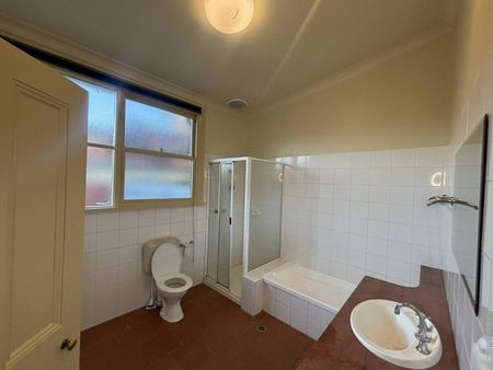 Quiet living in central Albury - Photo 2