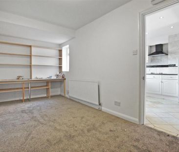 3 bedroom end of terrace house to rent - Photo 2