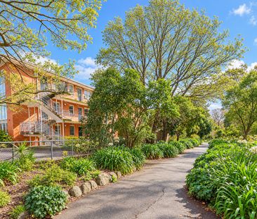 Perfectly Positioned One Bedroom Richmond Apartment! - Photo 3