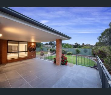 Bright and Welcoming 3 Bedroom Home in Glenroy - Photo 6