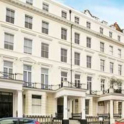 Somerset Court, Kensington - Photo 1