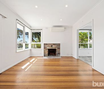 Spacious 3 bedroom family home with established gardens - Photo 3