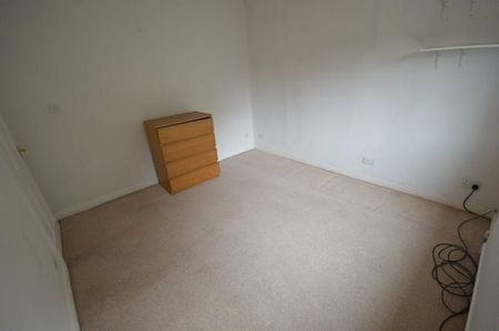 Elm Road South, Cheadle Heath - Photo 2