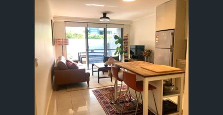 Fully furnished one bedroom plus study. Stays from 31 days. - Photo 4