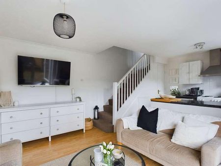 Warblington Close, Tadley, RG26 - Photo 2