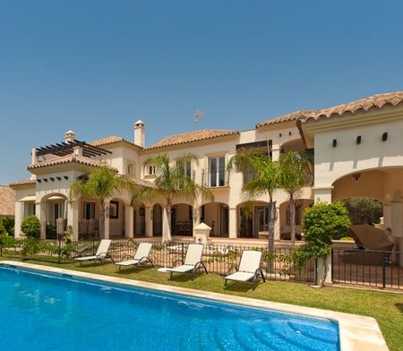 Villa for rent in Bahía de Marbella - Photo 2