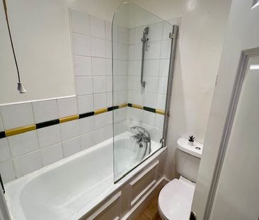 Studio Flat, Bedford Hill, SW12 - Photo 5