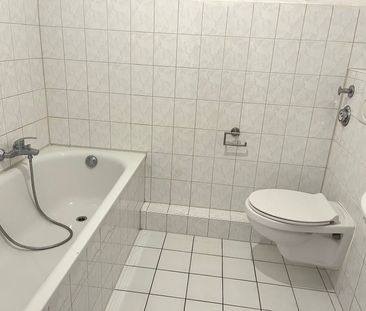 2,5 Zimmer mit Gäste-WC und EBK *Ab Sofort* - Foto 4