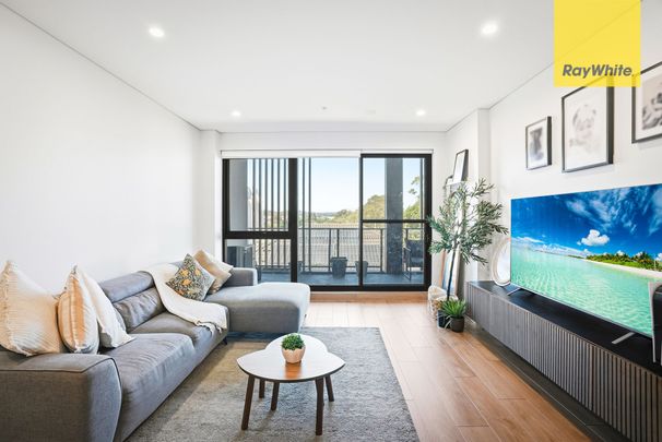 STUNNING OPEN PLAN LIVING - WALK TO STATION & SHOPS - Photo 1