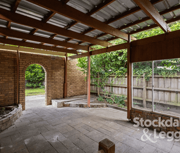 Family Living With Great Outdoor Space - Photo 5