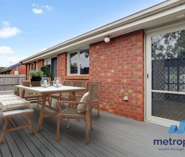 FULLY RENOVATED SPACIOUS VILLA! - Photo 1