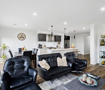 Beautiful Family Home - Photo 3