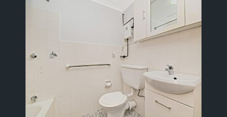 Low-Maintenance Living in the Heart of Ashfield - Photo 5