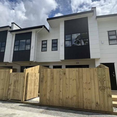 Modern 3-Bedroom Brand New Home in Clover Park - Photo 4