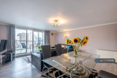 2 bedroom flat to rent - Photo 2