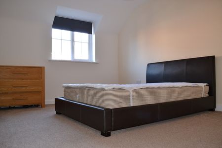 2 Bed Flat, Waggon Road, LS10 - Photo 4