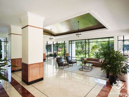 UNFURNISHED SPACIOUS 3 BEDROOM APARTMENT - Photo 3