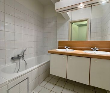 Zeer ruim, twee slaapkamer appartement nabij station - Photo 1