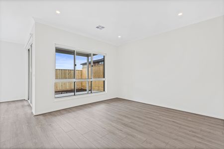 Stunning 4-Bedroom Home with Modern Amenities in Heart of Wollert! - Photo 3