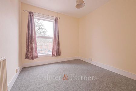 4 bedroom terraced house to rent - Photo 3