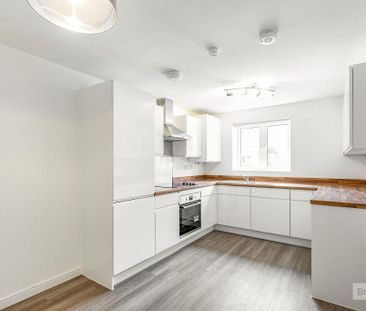 4 bedroom semi-detached house to rent - Photo 6