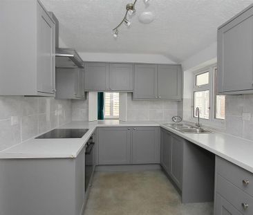 3 bedroom detached bungalow to rent - Photo 3