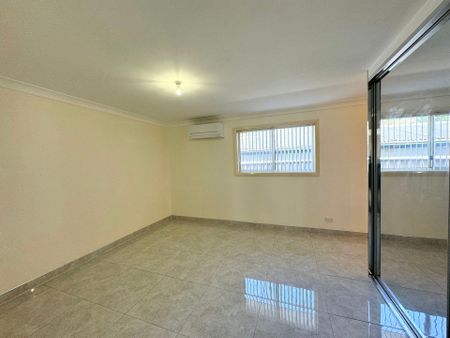 Modern&comma; Three Bedroom Granny Flat&excl;&excl; - Photo 4