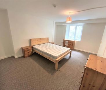 3 bedroom flat to rent - Photo 5