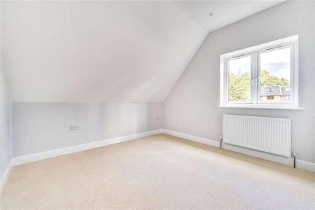 Great Austins, Farnham, Surrey, GU9 - Photo 3