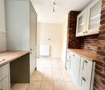 Lark Rise, Uttoxeter, Staffordshire ST14 8SZ - Photo 5