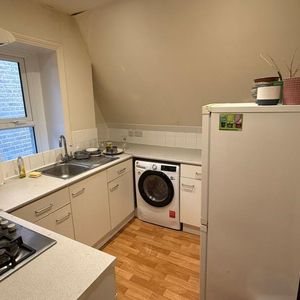 Epsom Road, Guildford - 1 bedroomProperty for lettings - Seymours - Photo 2