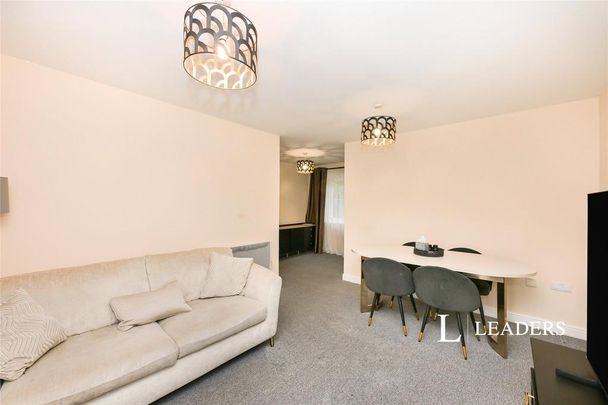 2 bedroom flat to rent - Photo 1