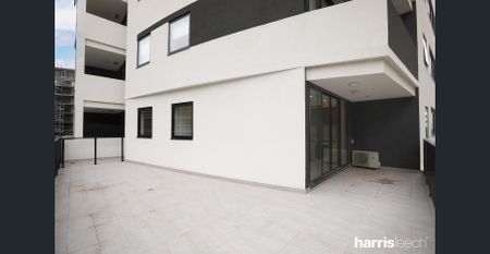 Modern 1 Bed Room with Huge Balcony! - Photo 4