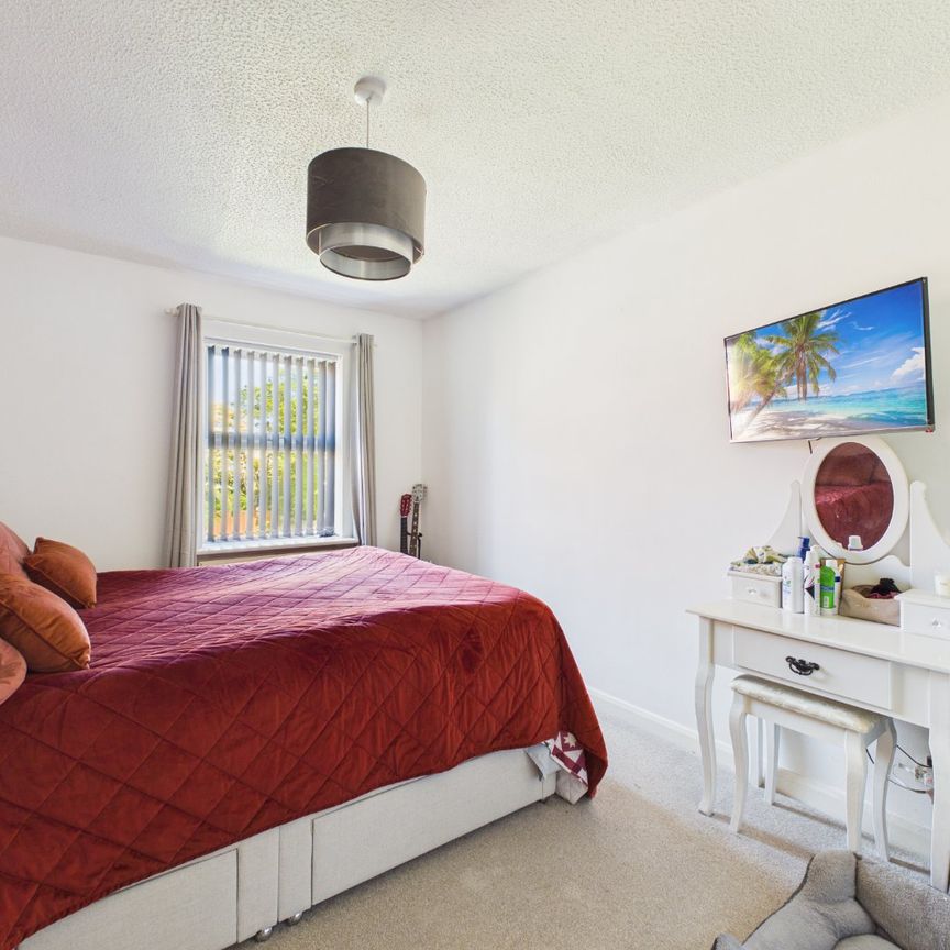 3 bedroom House in Chilcombe Way, Reading - Photo 1
