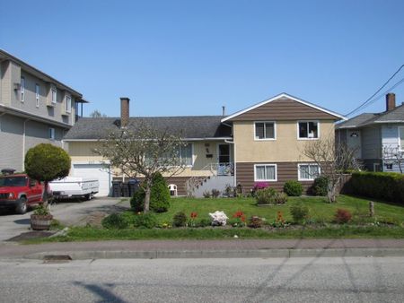 $3,100 / Large detached home in beautiful Queensborough 3 BEDROOMS (V10) - Photo 3