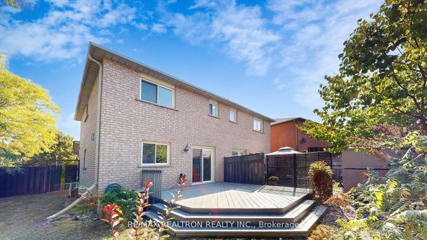 For Lease - 558 Willowick Drive, Newmarket, Ontario - Photo 1