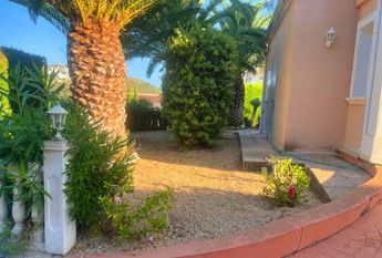 FOR RENT: SPACIOUS AND ELEGANT VILLA IN MORAIRA with 4 bedrooms for LONG TERM