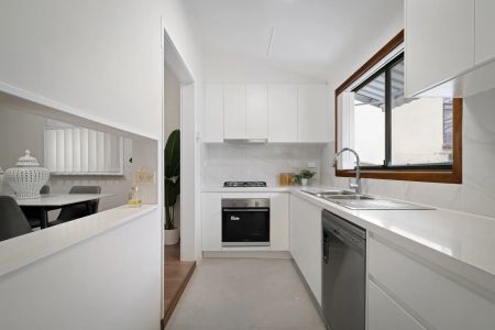 Charming Renovated Home in a Prime Carlton Location - Photo 5