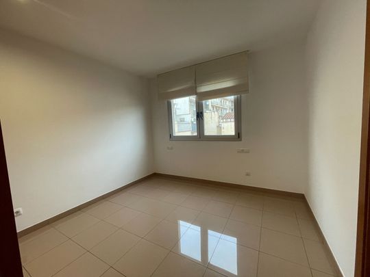 Piso de alquiler en Jaume Ibran, Centre - Photo 1